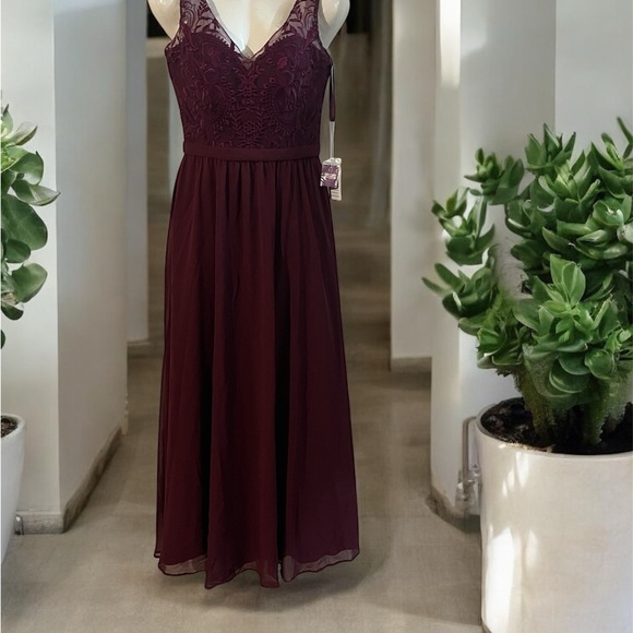 Chic Burgundy Lace Maxi Dress - Picture 1 of 8